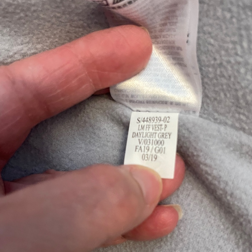 Old Navy Daylight Gray Puffer Vest XS Like New! - Picture 11 of 11
